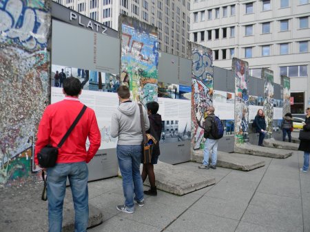 9 ноября 1989 года была снесена Берлинская стена | Drupal